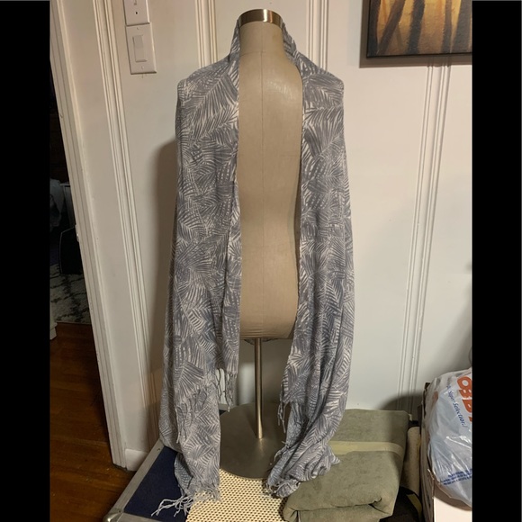 World market grey and white scarf Ruana - Picture 2 of 5